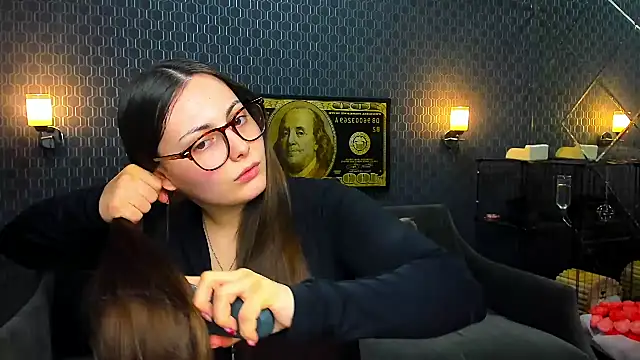 Snapshot of _extraterrestrial_ chatting on 11.04.25 extraterrestrial online show from 11.04.25