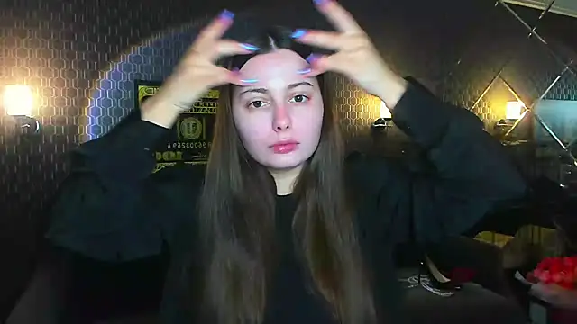 Snapshot of _extraterrestrial_ chatting on 11.24.25 extraterrestrial online show from 11.24.25