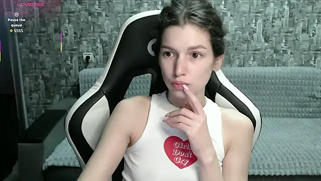 MissMiaCutie online show from 10.13.25