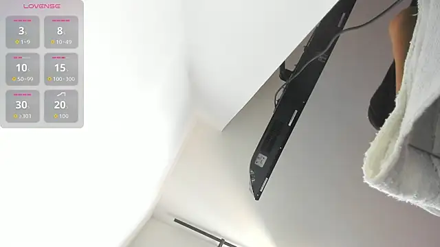 Kylie2211 online show from 04.27.26