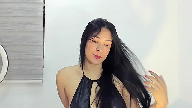 bella hadid1  online show from 12.14.25