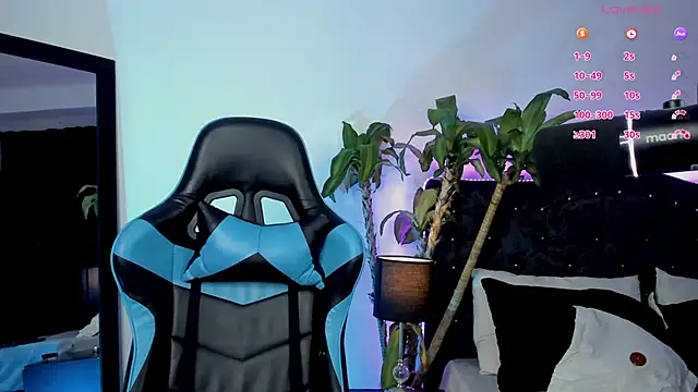 Snapshot of devlin_violett chatting on 01.15.25 devlin violett online show from 01.15.25