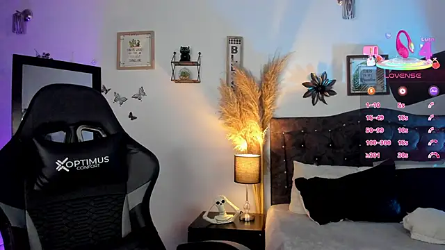 Snapshot of devlin_violett chatting on 09.16.25 devlin violett online show from 09.16.25