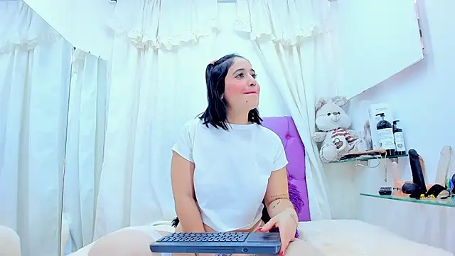 emily madrid online show from 01.05.25