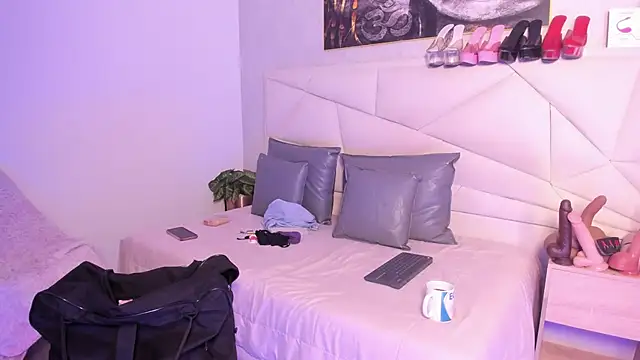 Sofi Perez  online show from 11.19.25