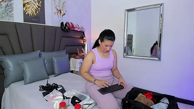 Sofi Perez  online show from 06.03.26