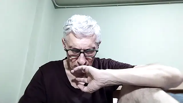 Snapshot of BIGUNCUTHARDCOCK chatting on 10.22.25 BIGUNCUTHARDCOCK online show from 10.22.25