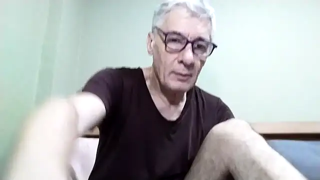 Snapshot of BIGUNCUTHARDCOCK chatting on 10.30.25 BIGUNCUTHARDCOCK online show from 10.30.25