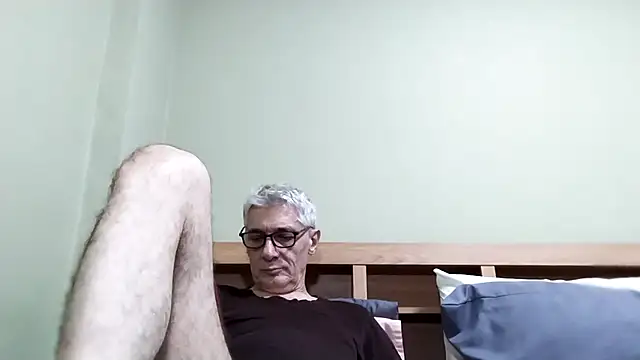 Snapshot of BIGUNCUTHARDCOCK chatting on 10.30.25 BIGUNCUTHARDCOCK online show from 10.30.25