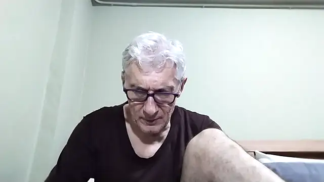 Snapshot of BIGUNCUTHARDCOCK chatting on 10.31.25 BIGUNCUTHARDCOCK online show from 10.31.25