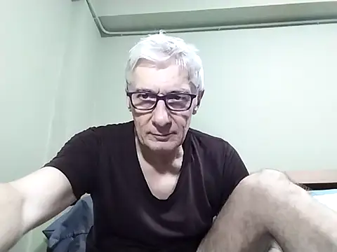 Snapshot of BIGUNCUTHARDCOCK chatting on 11.17.25 BIGUNCUTHARDCOCK online show from 11.17.25