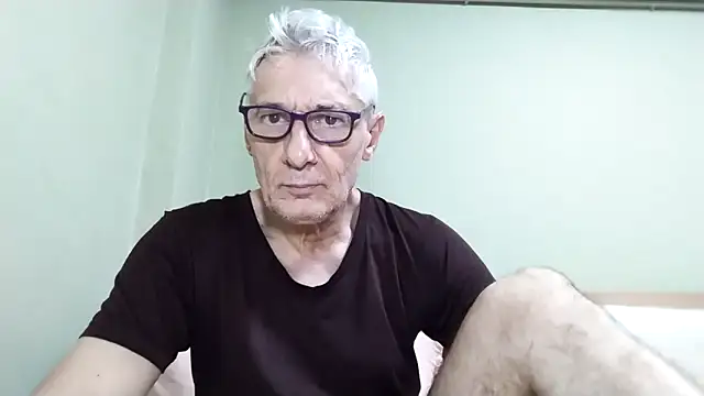 Snapshot of BIGUNCUTHARDCOCK chatting on 12.18.25 BIGUNCUTHARDCOCK online show from 12.18.25