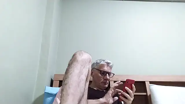 Snapshot of BIGUNCUTHARDCOCK chatting on 12.22.25 BIGUNCUTHARDCOCK online show from 12.22.25