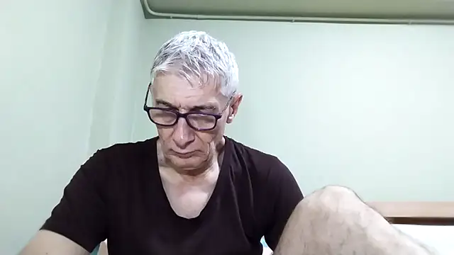 Snapshot of BIGUNCUTHARDCOCK chatting on 12.23.25 BIGUNCUTHARDCOCK online show from 12.23.25