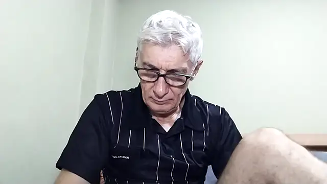 Snapshot of BIGUNCUTHARDCOCK chatting on 01.06.26 BIGUNCUTHARDCOCK online show from 01.06.26