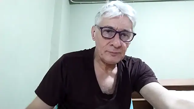 Snapshot of BIGUNCUTHARDCOCK chatting on 01.12.26 BIGUNCUTHARDCOCK online show from 01.12.26