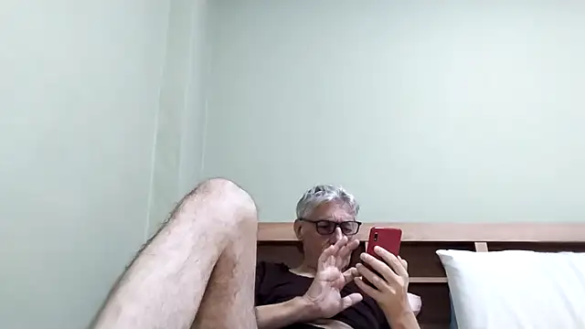 Snapshot of BIGUNCUTHARDCOCK chatting on 01.13.26 BIGUNCUTHARDCOCK online show from 01.13.26