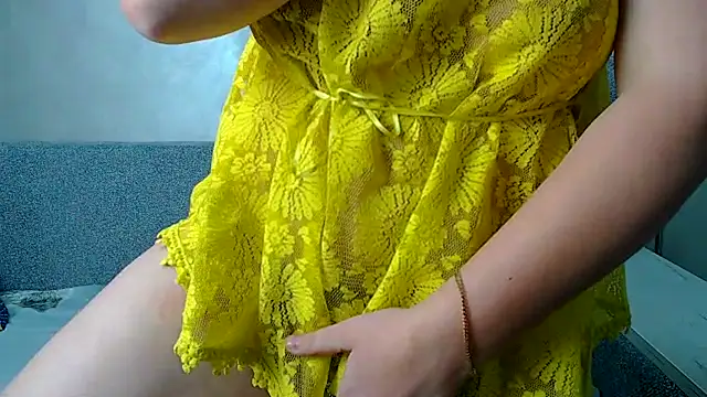 Snapshot of Longhairgirl chatting on 12.03.25 Longhairgirl online show from 12.03.25