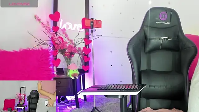 Snapshot of peachcam1 chatting on 02.13.26 peachcam1 online show from 02.13.26