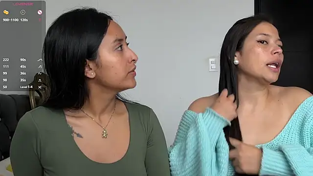 Snapshot of 2SummerLove1 chatting on 03.06.25 2SummerLove1 online show from 03.06.25