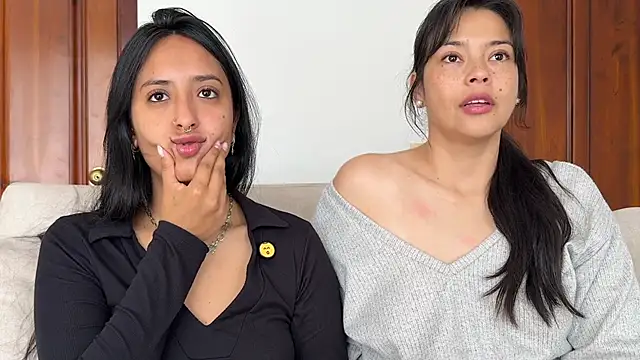 Snapshot of 2SummerLove1 chatting on 10.25.25 2SummerLove1 online show from 10.25.25