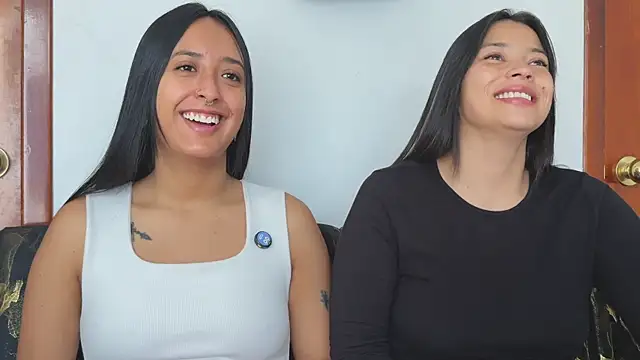 Snapshot of 2SummerLove1 chatting on 11.16.25 2SummerLove1 online show from 11.16.25