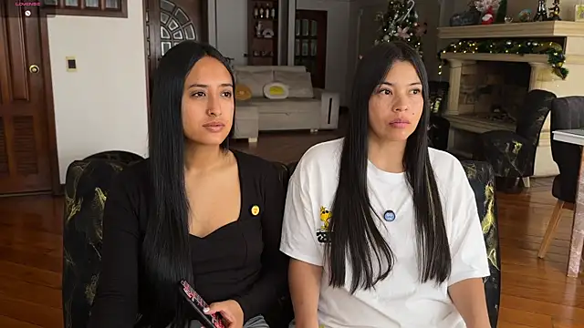 Snapshot of 2SummerLove1 chatting on 11.25.25 2SummerLove1 online show from 11.25.25