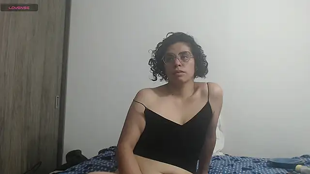 Snapshot of Anne_purple chatting on 01.27.25 Anne purple online show from 01.27.25