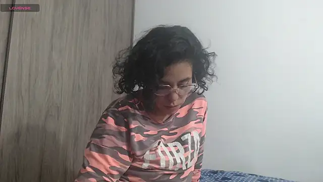 Snapshot of Anne_purple chatting on 01.28.25 Anne purple online show from 01.28.25