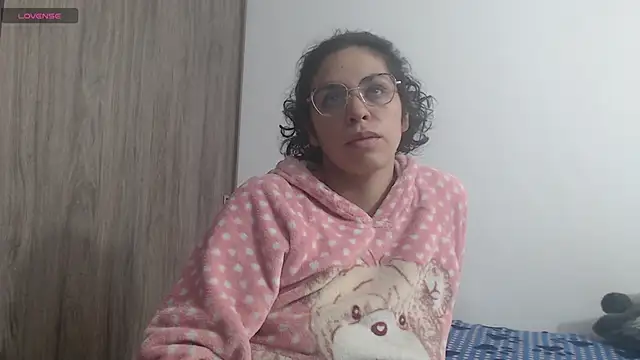 Snapshot of Anne_purple chatting on 01.29.25 Anne purple online show from 01.29.25