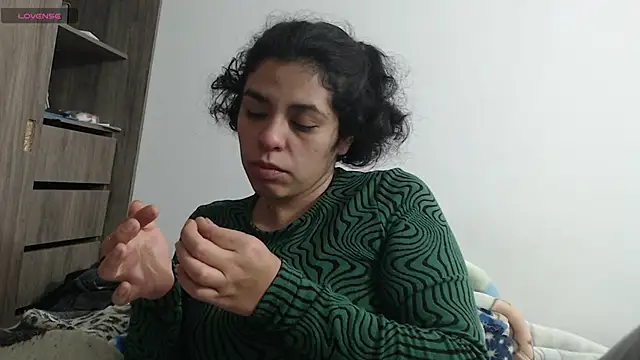 Snapshot of Anne_purple chatting on 02.14.25 Anne purple online show from 02.14.25