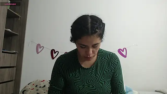 Snapshot of Anne_purple chatting on 02.14.25 Anne purple online show from 02.14.25