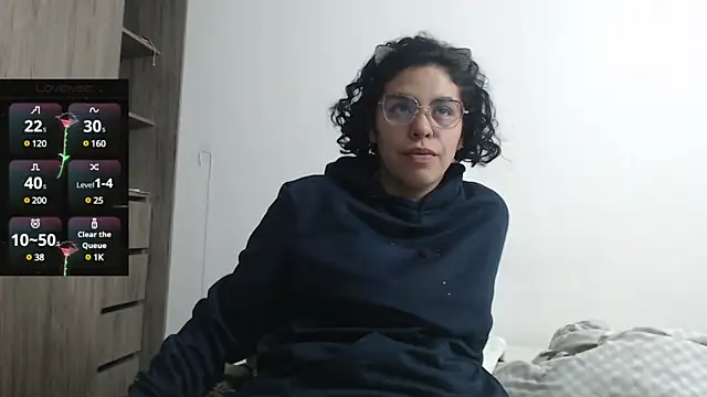 Snapshot of Anne_purple chatting on 02.28.25 Anne purple online show from 02.28.25