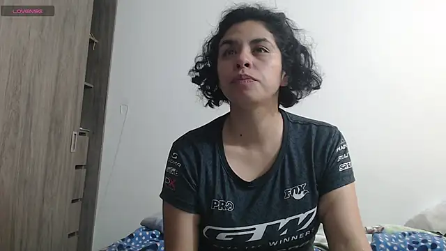 Snapshot of Anne_purple chatting on 03.07.25 Anne purple online show from 03.07.25