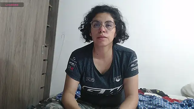 Snapshot of Anne_purple chatting on 03.07.25 Anne purple online show from 03.07.25