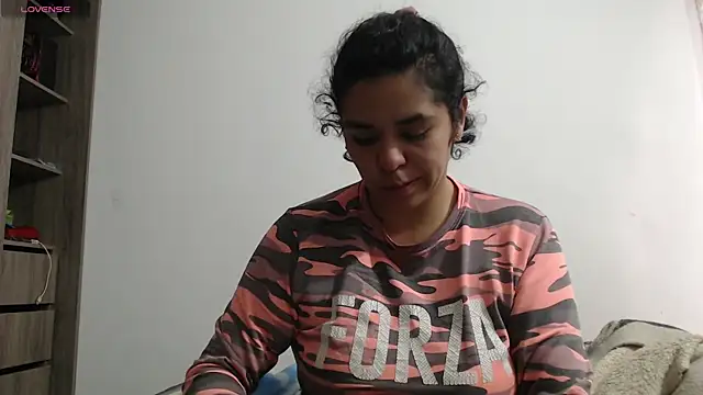 Snapshot of Anne_purple chatting on 09.18.25 Anne purple online show from 09.18.25