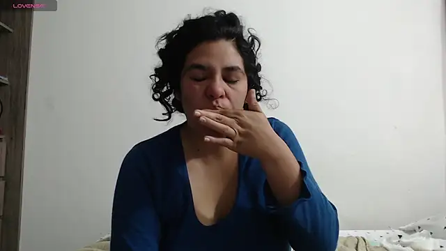 Snapshot of Anne_purple chatting on 10.06.25 Anne purple online show from 10.06.25