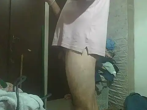 Snapshot of ncuello chatting on 11.13.25 ncuello online show from 11.13.25