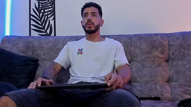 Snapshot of Bruno_Mattos chatting on 02.08.25 Bruno Mattos online show from 02.08.25