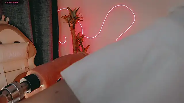 Queen Deepthroat online show from 02.21.26