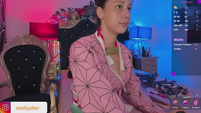 Snapshot of EmilyAllen_ chatting on 12.19.24 EmilyAllen online show from 12.19.24