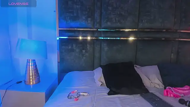 Snapshot of EmilyAllen_ chatting on 02.26.25 EmilyAllen online show from 02.26.25