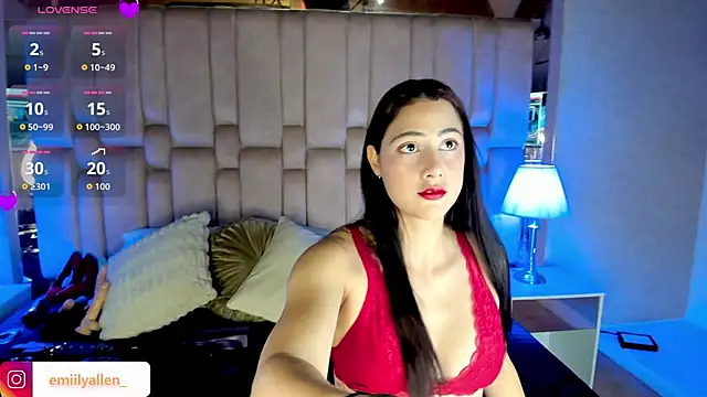 Snapshot of EmilyAllen_ chatting on 10.18.25 EmilyAllen online show from 10.18.25