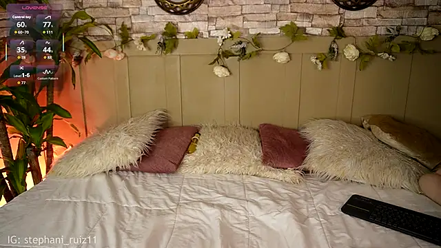 Snapshot of RossemaryRain chatting on 12.16.25 RossemaryRain online show from 12.16.25