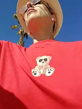 Snapshot of blondyruby chatting on 09.14.25 blondyruby online show from 09.14.25