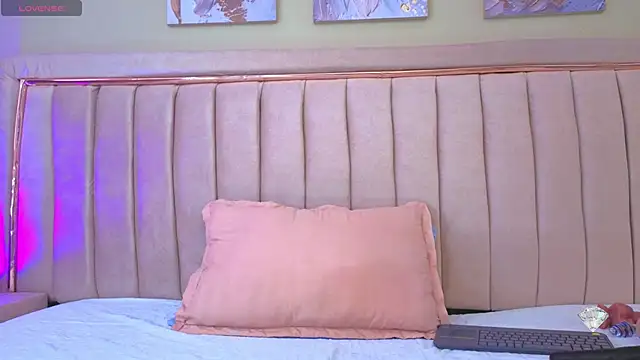 sophiia grey 1 online show from 11.01.25