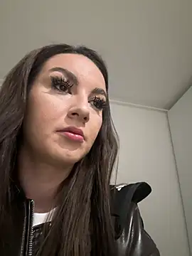 SecretSienna online show from 03.12.26