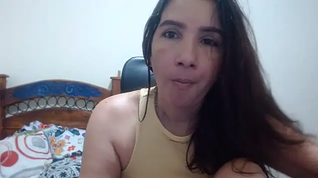 Snapshot of Ainhoa-hot chatting on 06.13.26 Ainhoa-hot online show from 06.13.26