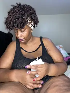 MsWhiteChocolatte online show from 06.18.26