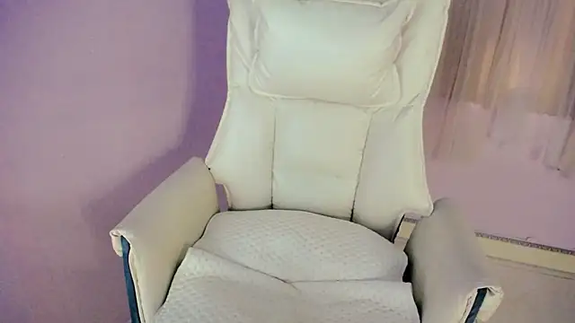   18Angel   online show from 10.28.25